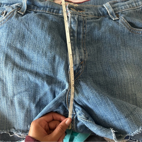 Levi's Blue Jean Shorts Classic Cut-Off Style - Picture 9 of 11